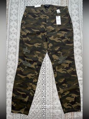Judy Blue Camouflage Cargo Pants -  Size 14